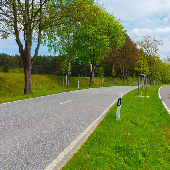 Neue Strasse mit Radweg