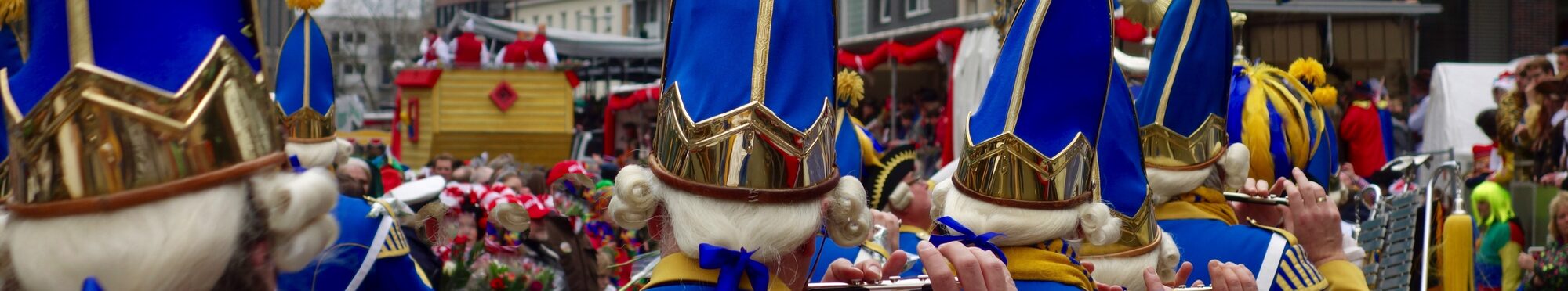 Motivbild Karnevalsumzug [Foto: © picturetom - stock.adobe.com]