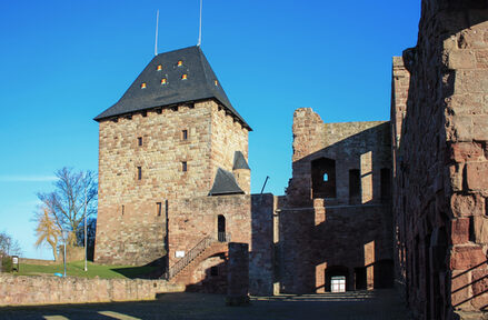 Bergfried (eigentlich Donjon)