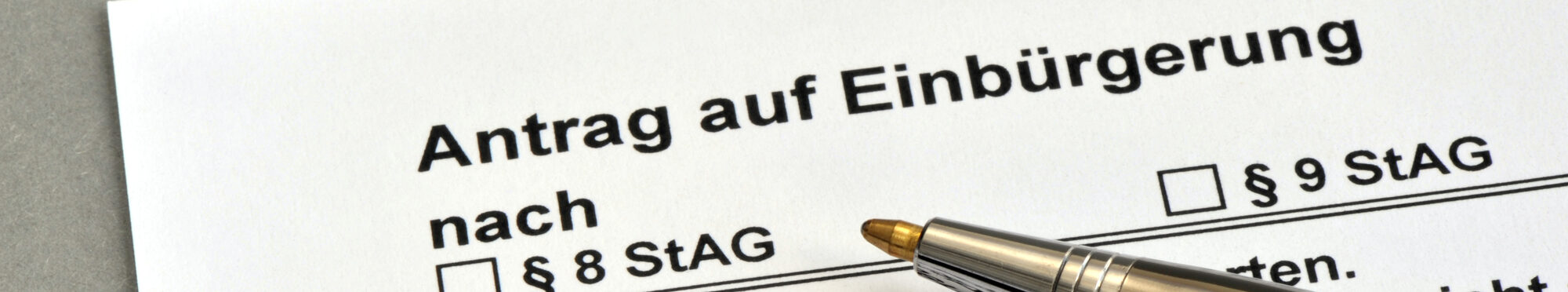 Antrag auf Einbürgerung, Einbürgerung, Antrag, Einbürgerungsantrag, Staatsangehörigkeit, Exekutivakt, Bewerber, Land, Staat, Integration, Einwohner, Bewohner, Bundesrepublik, Deutschland, deutsch, Ausweis, Personalausweis, Reisepass, Pass, doppelte Staatsangehörigkeit, Volk, Volkszugehörigkeit, Bürger, Bürgerrechte, Deutscher, Deutsche, Naturalisation, staatenlos, Verwaltungsakt, Urkunde, Einbürgerungsurkunde, Hamburg, Januar 2016, Bild Nr.: N52422