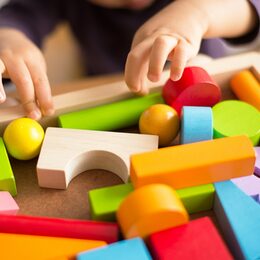 Motivbild Kindertagesbetreuung [© akira_photo; stock.adobe.com]