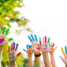 Motivbild Kinderhände [Foto: © Fotowerk, stock.adobe.com]