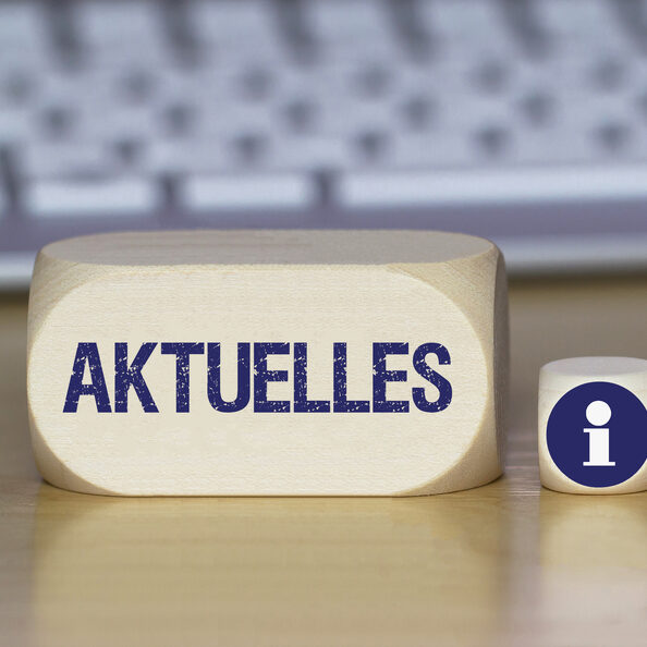 Würfel mit dem Schriftzug "Aktuelles"