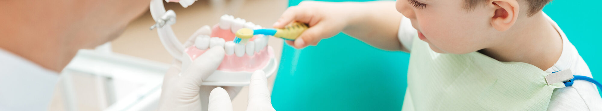 Motivbild Zahngesundheit Kinder [Foto: ©Drobot Dean - stock.adobe.com]
