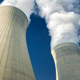 Motivbild Kühltürme [Foto: ©ThomasLENNE - stock.adobe.com]