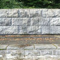 Der 'Sarkophag' auf der Kriegsgräberstätte Vossenack heute. [Foto: © Frank Möller]