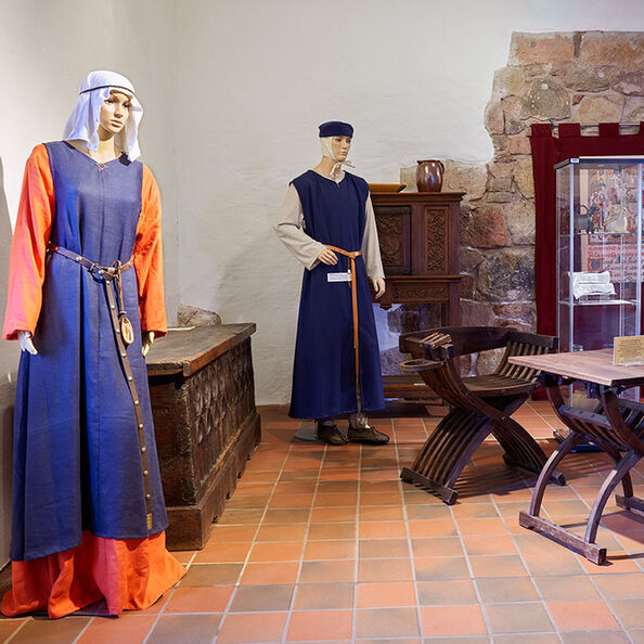 Ausstellung einer mittelalterlichen Szene im Burgenmuseum Nideggen