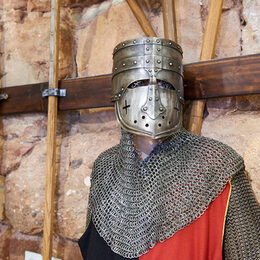 Ausstellung einer Ritterrüstung im Burgenmuseum Nideggen