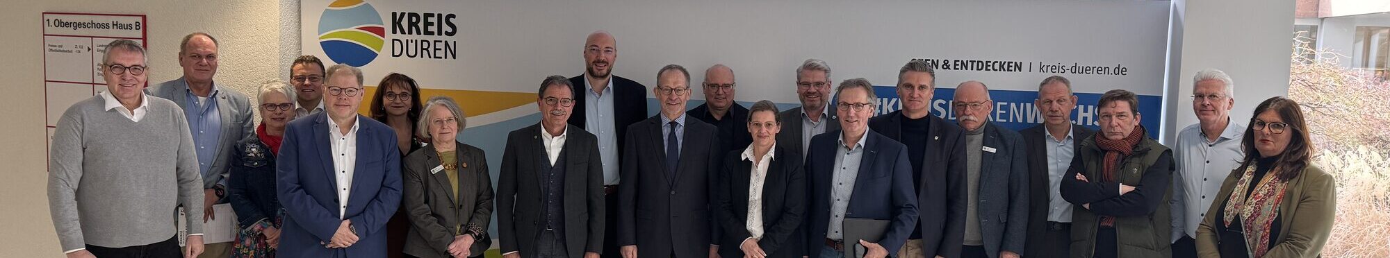 Das Bild zeigt die Verwaltungsspitze des Kreises Düren und die Bürgermeister