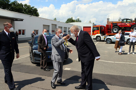 Minister Herbert Reul und Landrat Wolfgang Spelthahn begrüßen sich