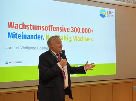 Landrat Wolfgang Spelthahn bei der Präsentation