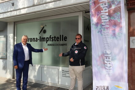 Landrat Wolfgang Spelthahn (l.) und Daniel Braun freuen sich auf die neue Impfstelle in Düren.