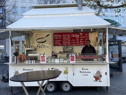 Die Kartoffelküche in Aachen auf dem Markt.