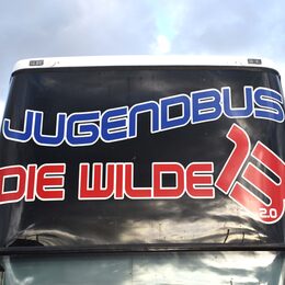 Schriftzug am Bus "Die Wilde 13"