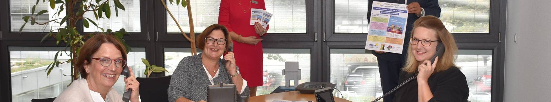 Die Mitarbeiter am Telefon