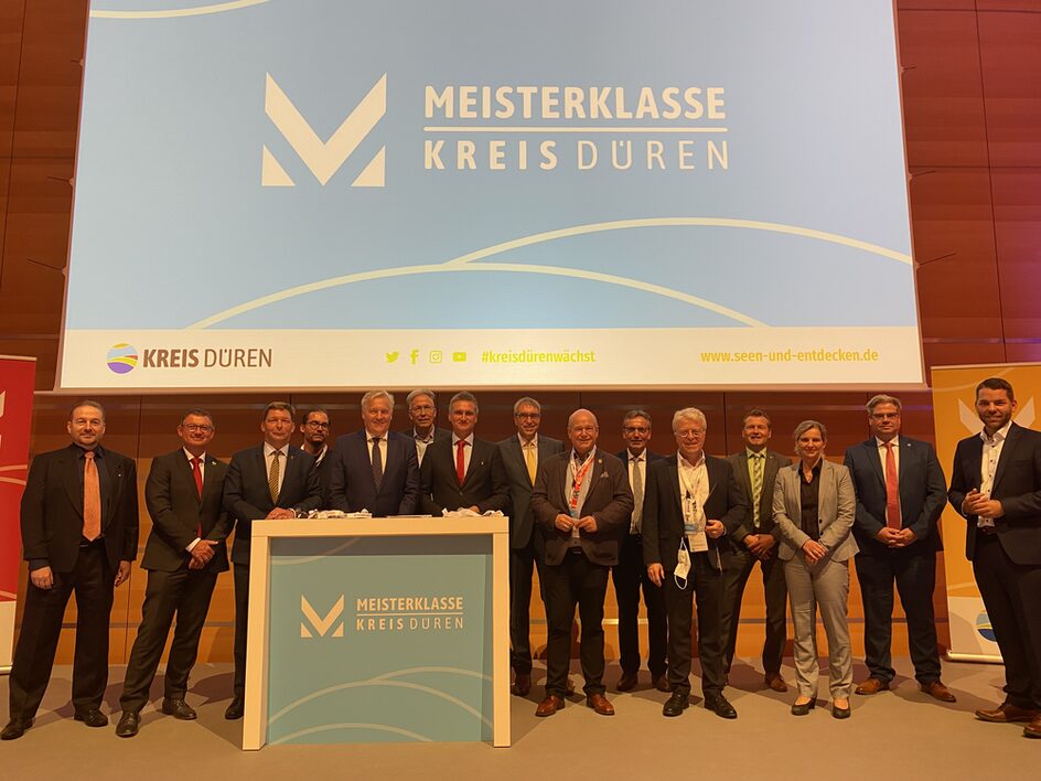 Die Bürgermeister und Vertreter im Gruppenbild