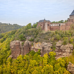 Burg Nideggen am Hang.