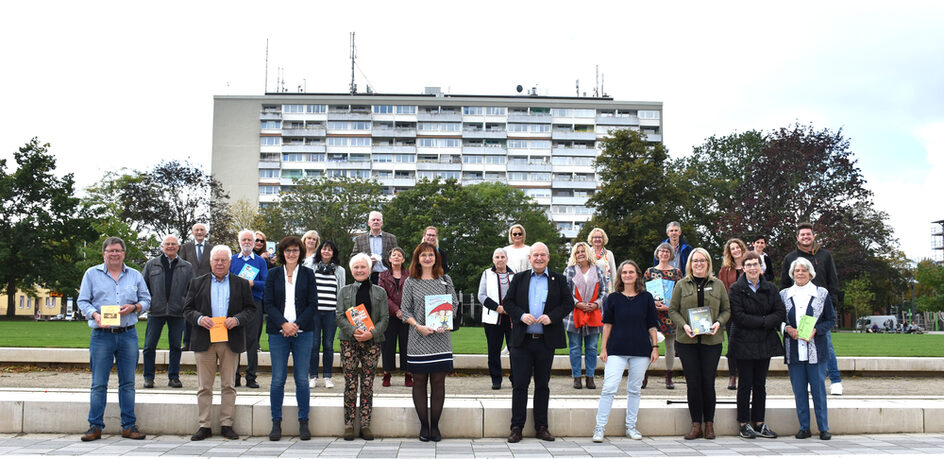 Die ehrenamtlichen Vorleser beim Gruppenbild