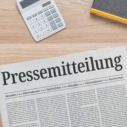 Zeitung mit der Headline Pressemitteilung