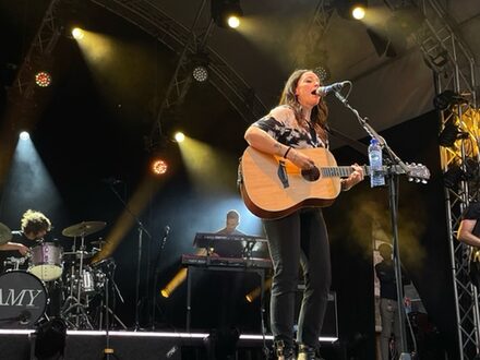 Amy Macdonald auf der Bühne.