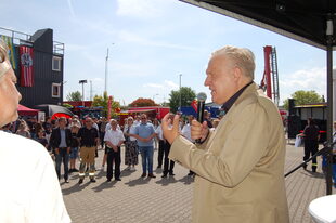 Landrat Wolfgang Spelthahn begrüßte die Gäste auf dem Campus Stockheim.