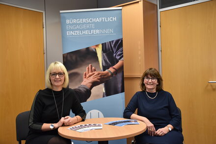 Maria Trimborn und Andrea Fuchs (v.l.) in ihrem Büro.