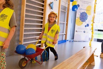 Kinder spielen in der Kita