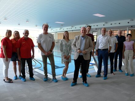 Gruppenbild im Schwimmbad