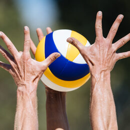 Hände und Volleyball