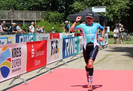 Siegerin Katharina Grohmann beim Einlauf ins Ziel.