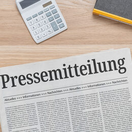 Zeitung mit der Headline Pressemitteilung