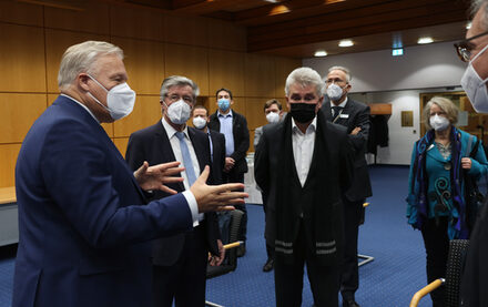 Landrat Wolfgang Spelthahn im Gespräch mit Minister Pinkwart.