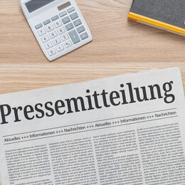 Zeitung mit der Headline Pressemitteilung