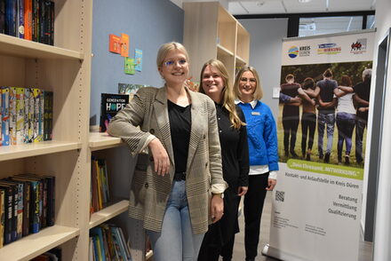 Gruppenbild von Gina Gardenier, Maren Schiffer und Carolin Küpper (v.l.), die die Kontakt- und Anlaufstelle Ehrenamt betreuen.