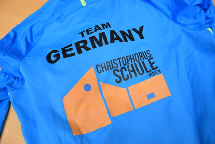 Das Trikot der Schülerinnen von dem Sportgeschäft Sport Fergen