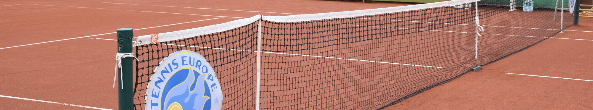 Blick auf Tennisplatz.