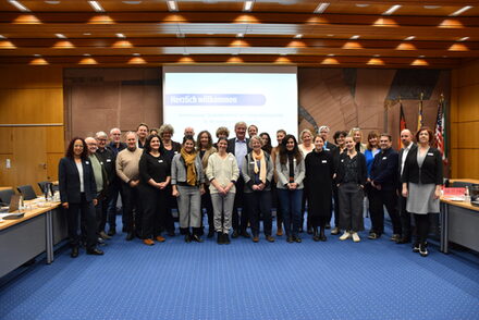 Rund 40 Migrationsexpertinnen und -experten aus ganz Deutschland trafen sich beim "Kommunalen Qualitätszirkel zur Integrationspolitik" im Kreis Düren und sprachen über aktuelle Herausforderungen, den Umgang mit Diversität und Auswirkungen internationaler Konflikte.