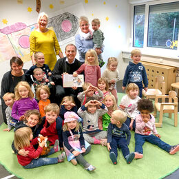 Gruppenbild beim Vorlesen