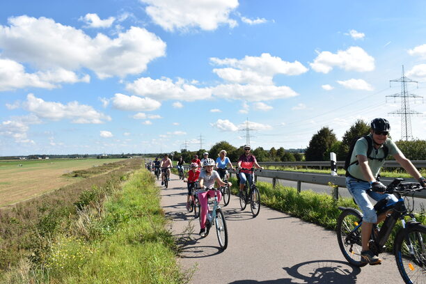 Bild zeigt Teilnehmende des Rad-Aktionstages des Kreises Düren