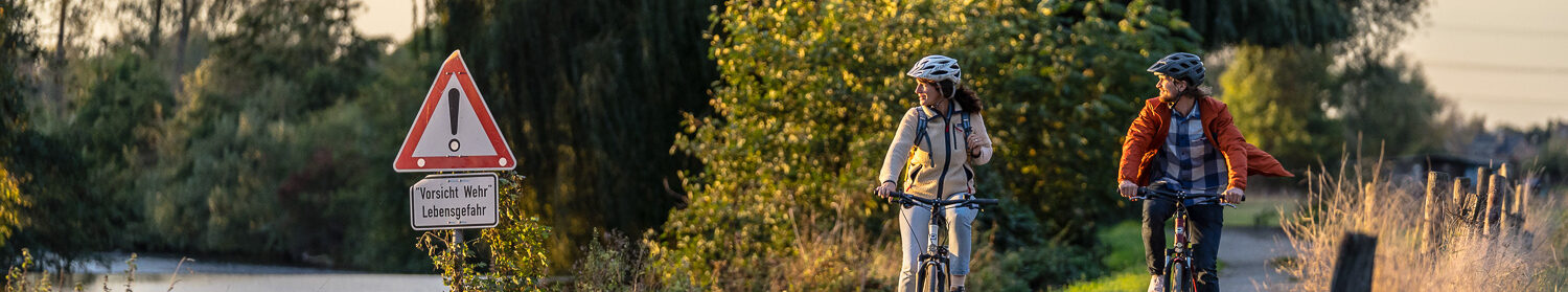 Fahrradfahrer auf dem Rurufer-Radweg