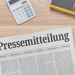 Zeitung mit der Headline Pressemitteilung