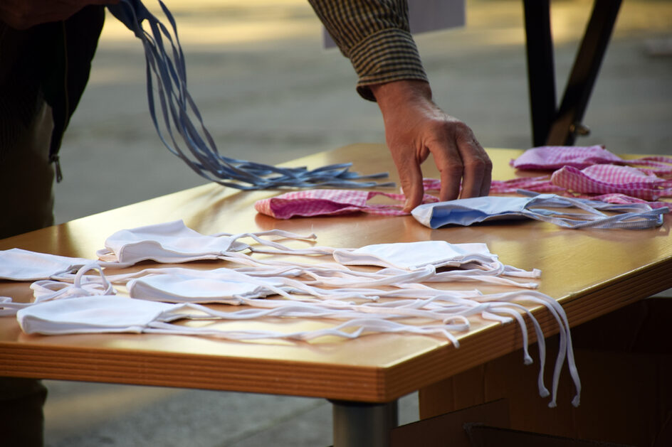 5146,83 Euro gehen nach der Stoffmasken-Aktion je an die Tafel Düren und Jülich.