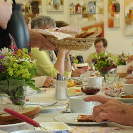 Senioren beim Frühstück