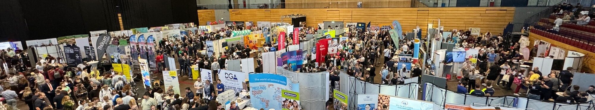 Bild von oben auf die Messe
