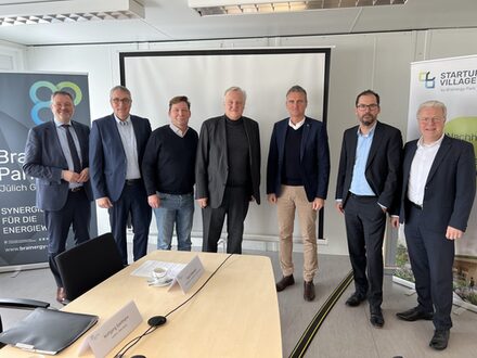 Gruppenbild der Beteiligten