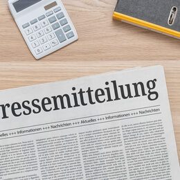 Zeitung mit der Headline Pressemitteilung