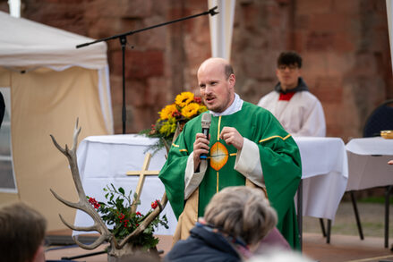 Pfarrer bei der Messe