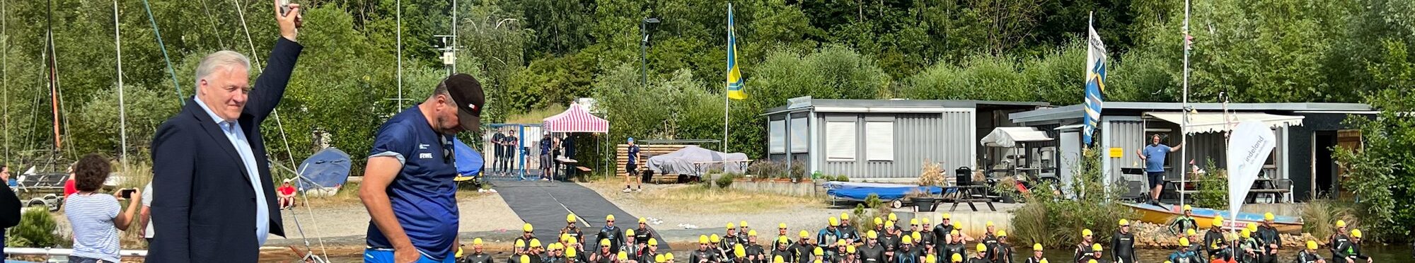 Traditionell gibt Landrat Wolfgang Spelthahn den Startschuss beim indeland-Triathlon ab. Im Juni ist es wieder soweit.