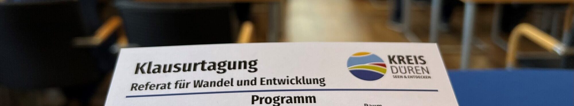 Programm im Vordergrund, Plenum im Hintergrund