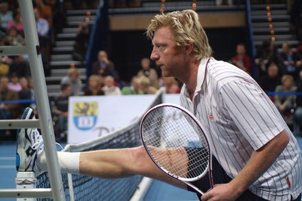 Boris Becker beim Dehnen